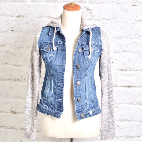 ❌SOLD❌ Guess Denim Jacket - Picture 1 of 7
